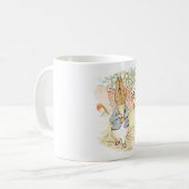 Peter Rabbit im Garten (von Beatrix Potter) Kaffeetasse (Vorderseite Links)