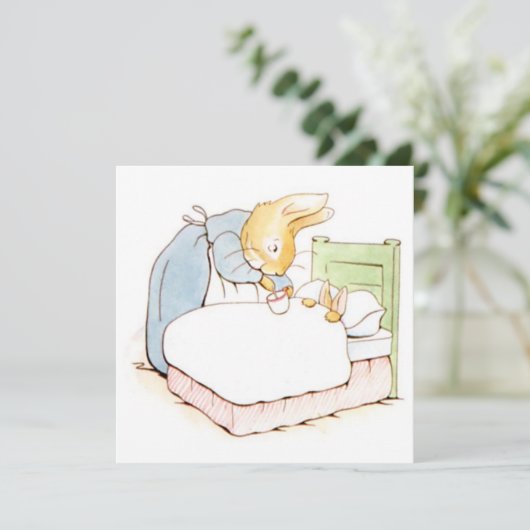 Peter Rabbit in Bed (wird von seiner Mutter Gefütt Karte (Stehend Vorderseite)