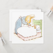 Peter Rabbit in Bed (wird von seiner Mutter Gefütt Karte (Vorderseite/Rückseite Beispiel)