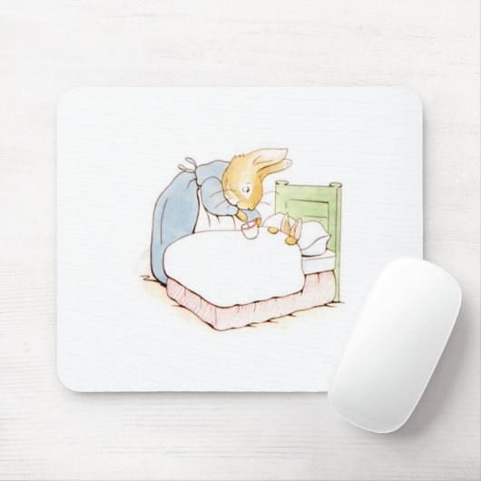 Peter Rabbit in Bed (wird von seiner Mutter Gefütt Mousepad (Mit Mouse)