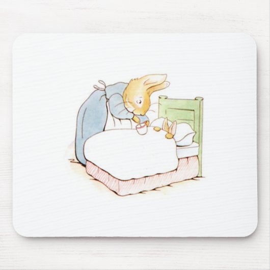 Peter Rabbit in Bed (wird von seiner Mutter Gefütt Mousepad (Vorne)
