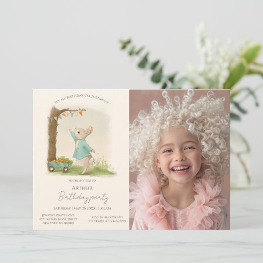 Peter Rabbit Kindergeburtstag & Game Einladung (Stehend Vorderseite)