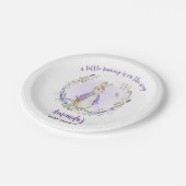 Peter Rabbit Lila Baby Shower Pappteller (Schrägansicht)