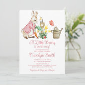 Peter Rabbit Pink Girl Kinderdusche Einladung (Stehend Vorderseite)