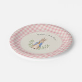 Peter Rabbit Pink Ivory Gingham Baby Shower Pappteller (Schrägansicht)