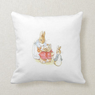 Peter Rabbit und seine Schwester (von Beatrix Pott Kissen