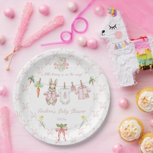 Peter the Rabbit Girl Clothesline Baby Shower Pappteller (Party)