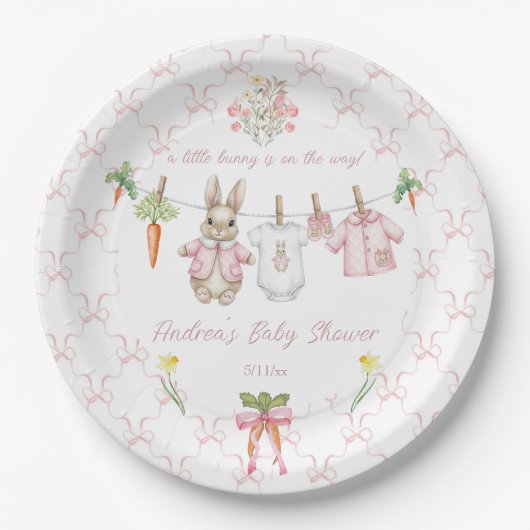Peter the Rabbit Girl Clothesline Baby Shower Pappteller (Vorderseite)