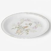 Peter the Rabbit Monogram Wappen Gender Baby Shoot Pappteller (Schrägansicht)