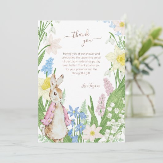 Peter the Rabbit Spring Blooms Pink Baby Dusche Dankeskarte (Stehend Vorderseite)