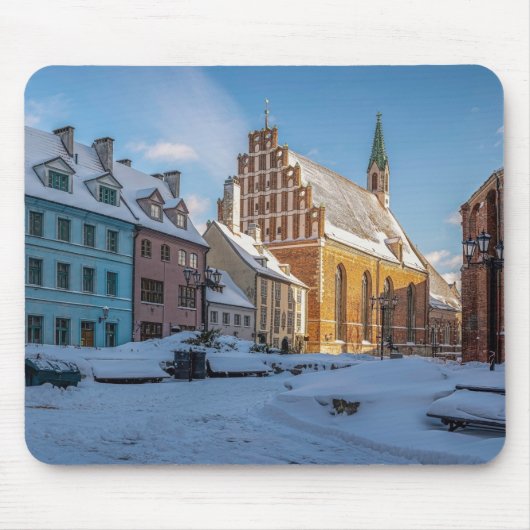 Peterskirche im Winter in Riga, Lettland Mousepad (Vorne)