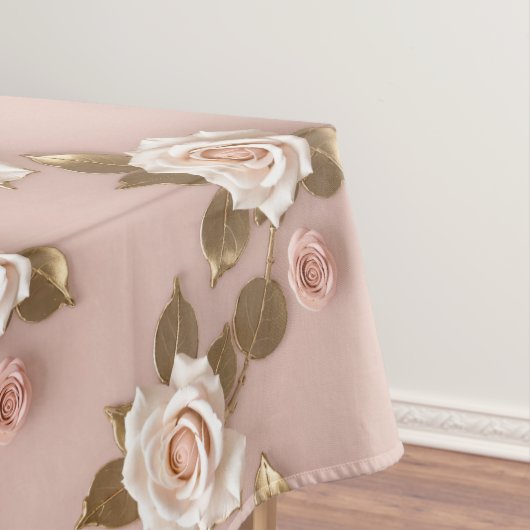 Petite Roses In Shades Of Ivory And Gold Tischdecke (Beispiel)