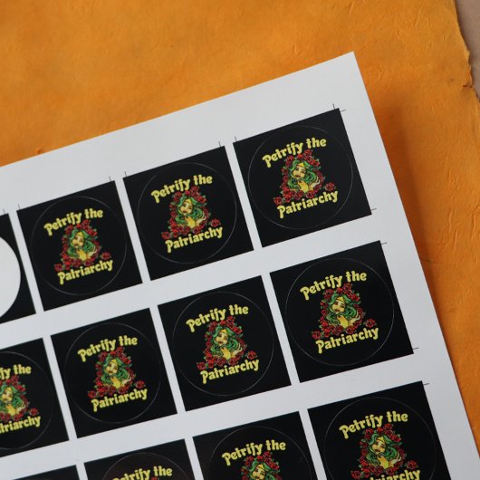 Petrify the Patriarchy feminist medusa Runder Aufkleber