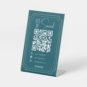 Petroleumblaue QR-Boutique scannen mich in soziale Sockelschild