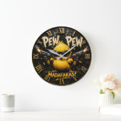 Pew Pew Funny Badass Chick Humor Große Wanduhr (Zuhause)