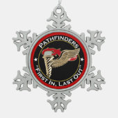 Pfadfinder-Motto Schneeflocken Zinn-Ornament (Vorderseite)