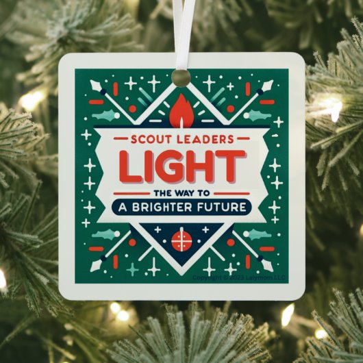 Pfadfinderführer bauen ein glänzendes Zukunftsdeko Ornament Aus Metall (InSitu)