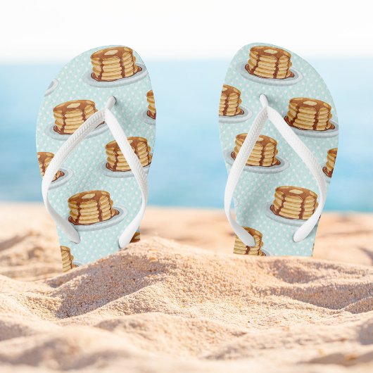 Pfannkuchen mit Ahornsirup und Punkt-Muster Badesandalen