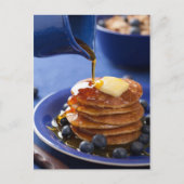 Pfannkuchen mit Sirup und Heidelbeere Postkarte (Vorderseite)