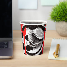 Pfannkuchen und Papierkörbe