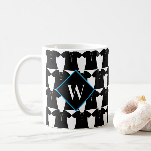 Pfarrer der Kirche, Schwarzer Cassock Monogramm Kaffeetasse (Mit Donut)