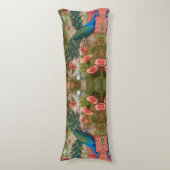 Pfau im Gartenpark Apricot Rose Seitenschläferkissen (Vorderseite Vertikal)