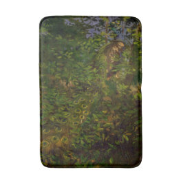 Pfau im Wald (von Abbott Henderson Thayer) Badematte