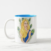Pfau versieht die Tasse 11oz mit Federn (Links)