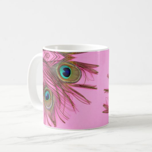 Pfau versieht Kaffee-Tasse mit Federn Kaffeetasse (Vorderseite Links)