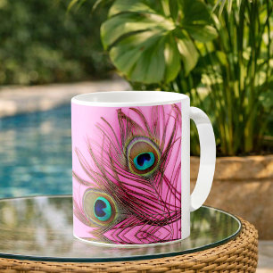 Pfau versieht Kaffee-Tasse mit Federn Kaffeetasse