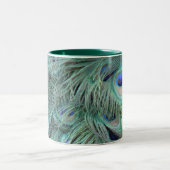 Pfau versieht Tasse mit Federn (Mittel)