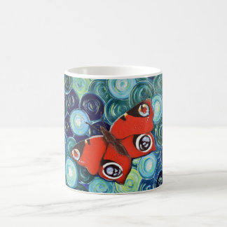 Pfauenaugen-Schmetterlingsmalerei überarbeitet Kaffeetasse