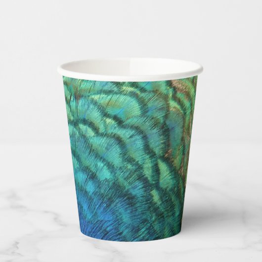 PfauenFedern in farbenprächtiger Abstrakter Natur Pappbecher (Links)