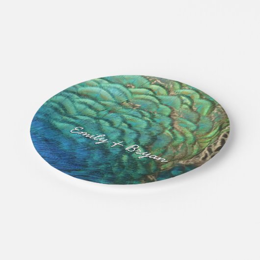 PfauenFedern in farbenprächtiger Abstrakter Natur Pappteller (Schrägansicht)