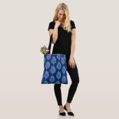 Pfauenfedern, Marine und Pastellblau Tasche (Am Model)