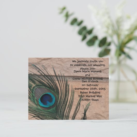 Pfauenfedern mit Bricks Hochzeit Einladung (Stehend Vorderseite)