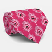 PfauenFedern, Pastellrosa auf Fuchsienrosa Krawatte (Gerollt)
