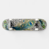 Pfauenfedern und Vintage Spitzen Skateboard (Horizontal)
