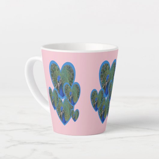 Pfauenherzen-Muster Kust. BC Pink Latte Tasse (Linke Ecke)