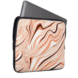 Pfeffer in beigen, gebogenen, braunen Flaschen Laptopschutzhülle