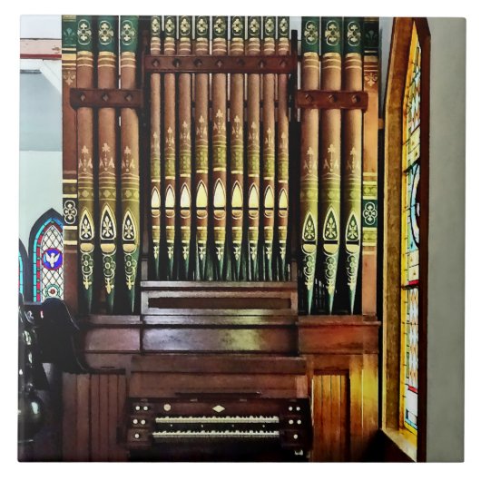 Pfeifenorgel in der Kirche Fliese (Vorderseite)