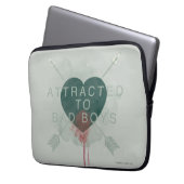 Pfeil | "Attracted to Bad Boys" durchbohrtes Herz Laptopschutzhülle (Vorderseite Links)