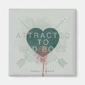 Pfeil | "Attracted to Bad Boys" durchbohrtes Herz Magnet (Vorne)