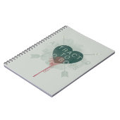 Pfeil | "Attracted to Bad Boys" durchbohrtes Herz Notizblock (Linke Seite)