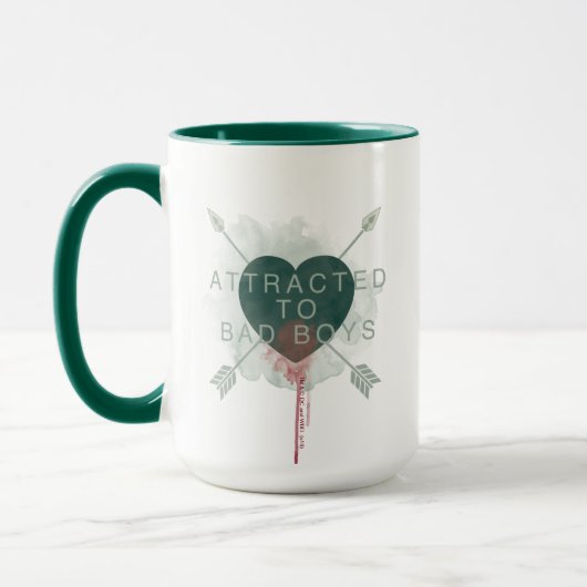 Pfeil | "Attracted to Bad Boys" durchbohrtes Herz Tasse (Links)