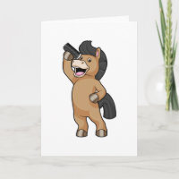 Pferd als Friseur mit Kamm