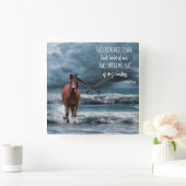 Pferd am Strand Inspiration Gott erreichte unten Quadratische Wanduhr (Zuhause)