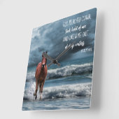 Pferd am Strand Inspiration Gott erreichte unten Quadratische Wanduhr (Winkel)