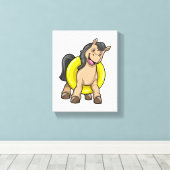 Pferd am Strand mit Schwimmring Leinwanddruck (Insitu (Holzboden))