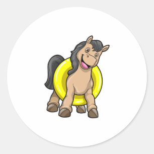 Pferd am Strand mit Schwimmring Runder Aufkleber